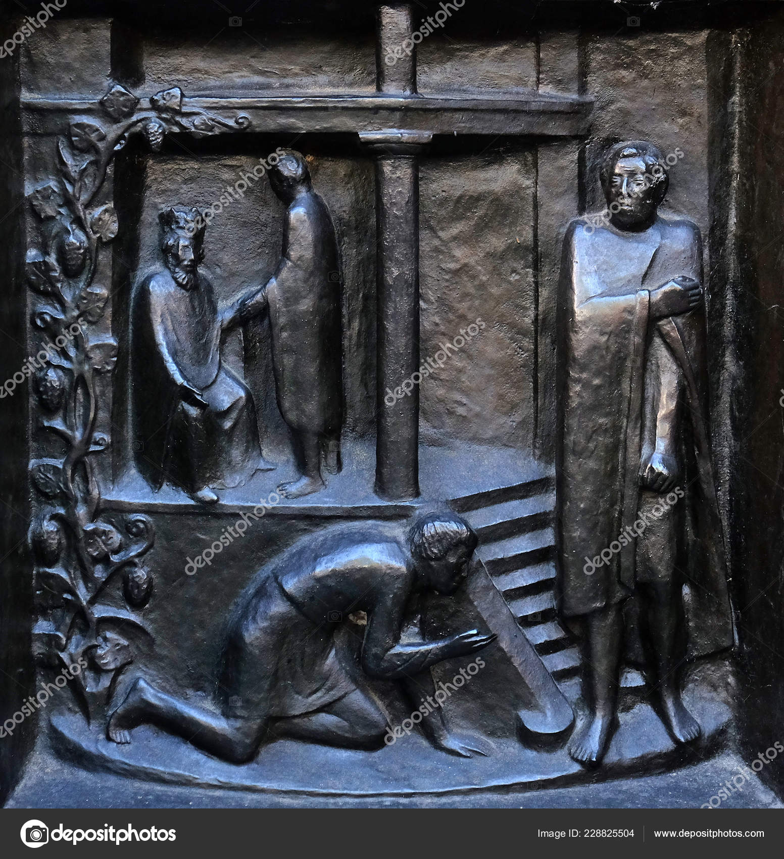 და მოგვიტევე შეცოდებანი ჩვენი, რადგან ჩვენც მივუტევებთ ყველა მოვალეს