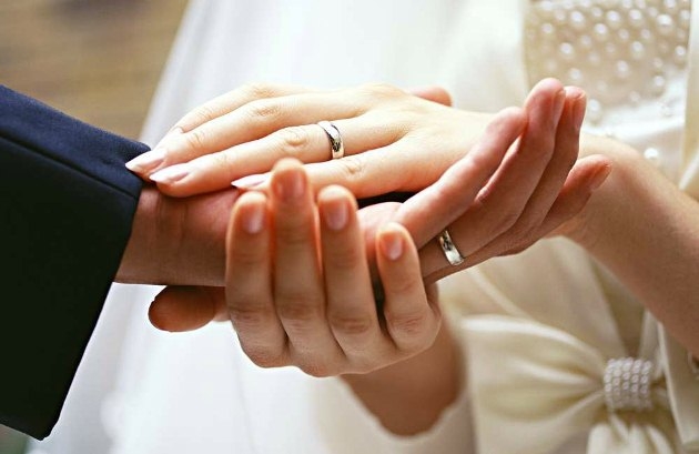 დედაკაცი - სამყაროში მარტომყოფი ადამის შემწედ გაჩენილი